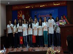 2013��Խ�����ó������רҵ77��ͬѧ˳���ִ�Խ����ѧ